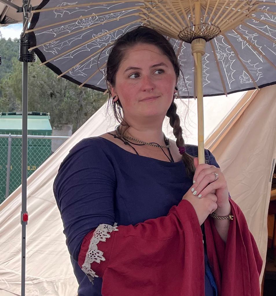 Lady Freydis zum Ainkürn holding a parasol to protect her from the Glorious Aten Sun